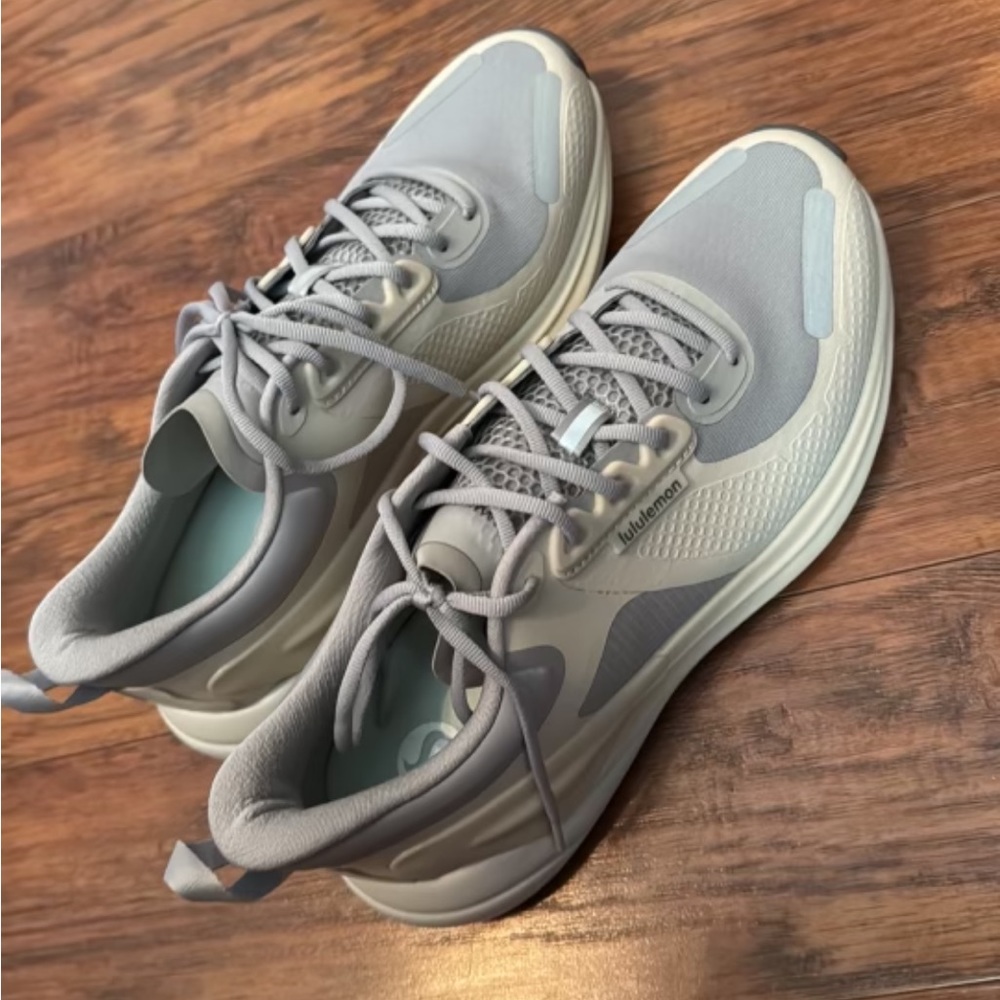 Lululemon Blissfree BN NEVER WORN WOMENS SIZE 10